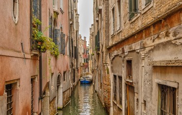 "CICHETI E NIZIOLETI": ORIENTARSI TRA CIBO E CALLI DA VERI VENEZIANI