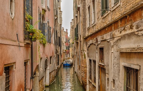 "CICHETI E NIZIOLETI": ORIENTARSI TRA CIBO E CALLI DA VERI VENEZIANI