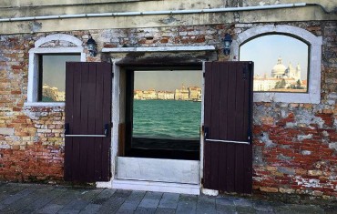 RIFLESSI E PALAZZI: UN TOUR ARCHITETTONICO IN MOTOSCAFO