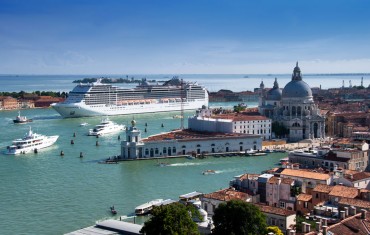 CRUISE PASSENGERS' SPECIAL: FROM THE PORT TO THE HEART OF VENICE . ST. MARK'S , DOGE PALACE AND THE BRIDGE OF SIGHS