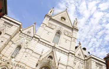 NAPLES BETWEEN FAITH AND SUPERSTITION 
