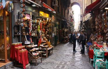 SPACCANAPOLI STRAIGHT TO THE HEART OF THE CITY