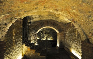 THE TREASURES OF UNDERGROUND NAPLES: BETWEEN ARCHAEOLOGY AND MODERNITY