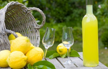 FROM NAPLES TO SORRENTO: BEAUTY, FLAVOURS AND SCENT OF LEMON