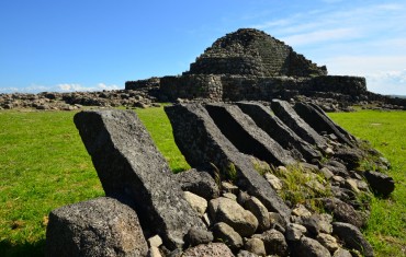 FROM CAGLIARI DISCOVERING ANCIENT SARDINIA: THE “NURAGHE” OF BARUMINI