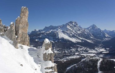 TOP DOLOMITES: IN CORTINA ON A SNOWMOBILE AMONG EXTRAORDINARY DISHES AND STUNNING SCENERY