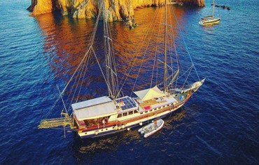VELA E TREKKING: LE EOLIE, DAI SENTIERI E DAL MARE