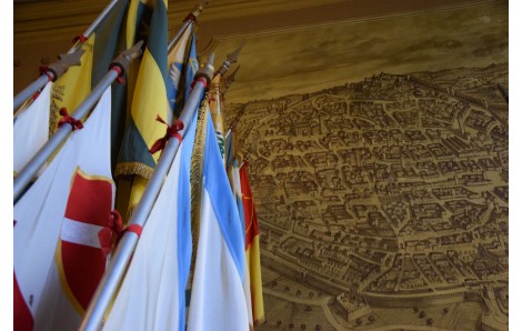 UN FIUME, CENTO TORRI, DUE CATTEDRALI